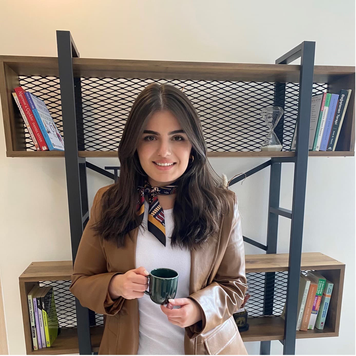 Klinik Psikolog Pınar Kaya Portre Görseli